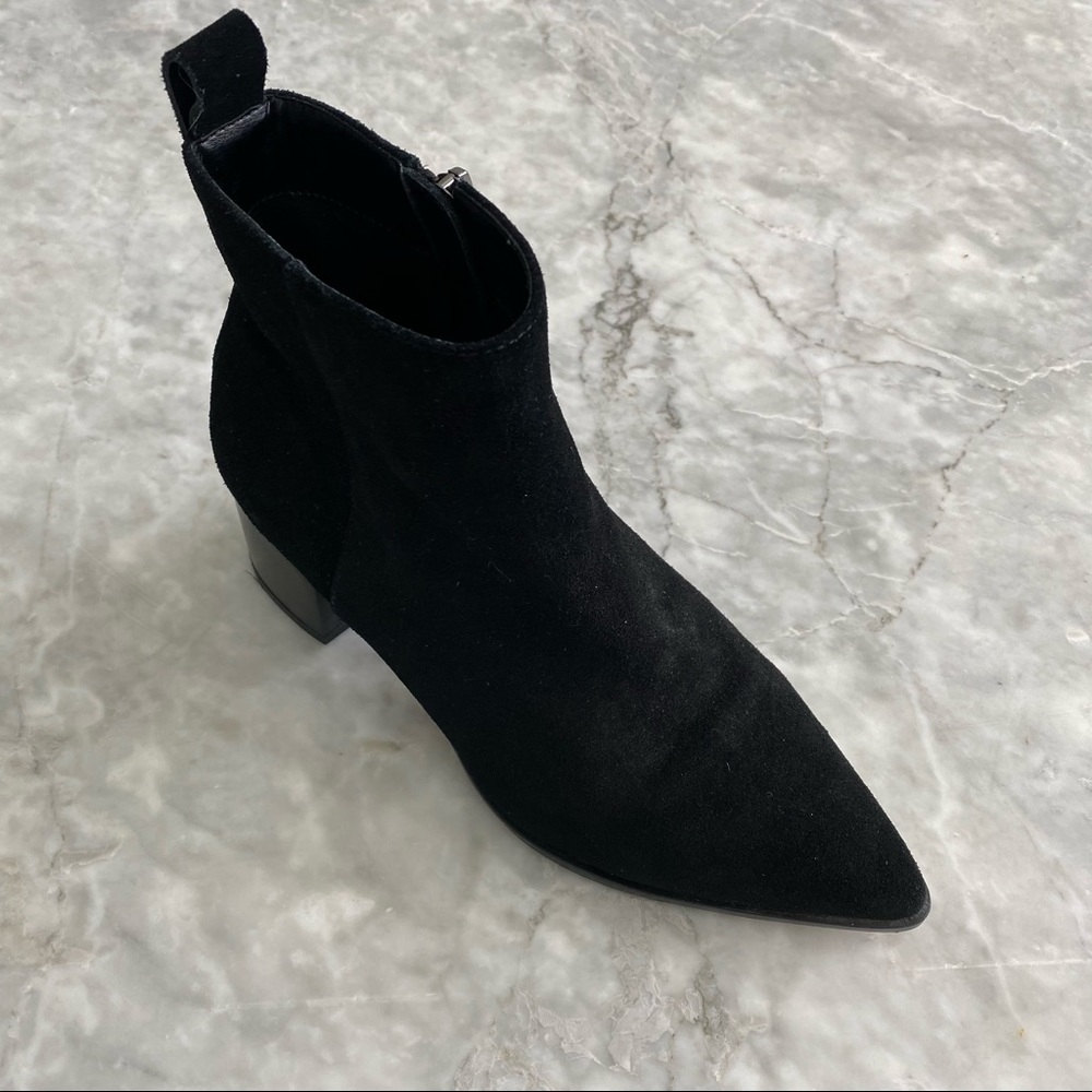 Saks Fifth Avenue Stylish Suede Ankle Boots Pointy Toe Size 5.5